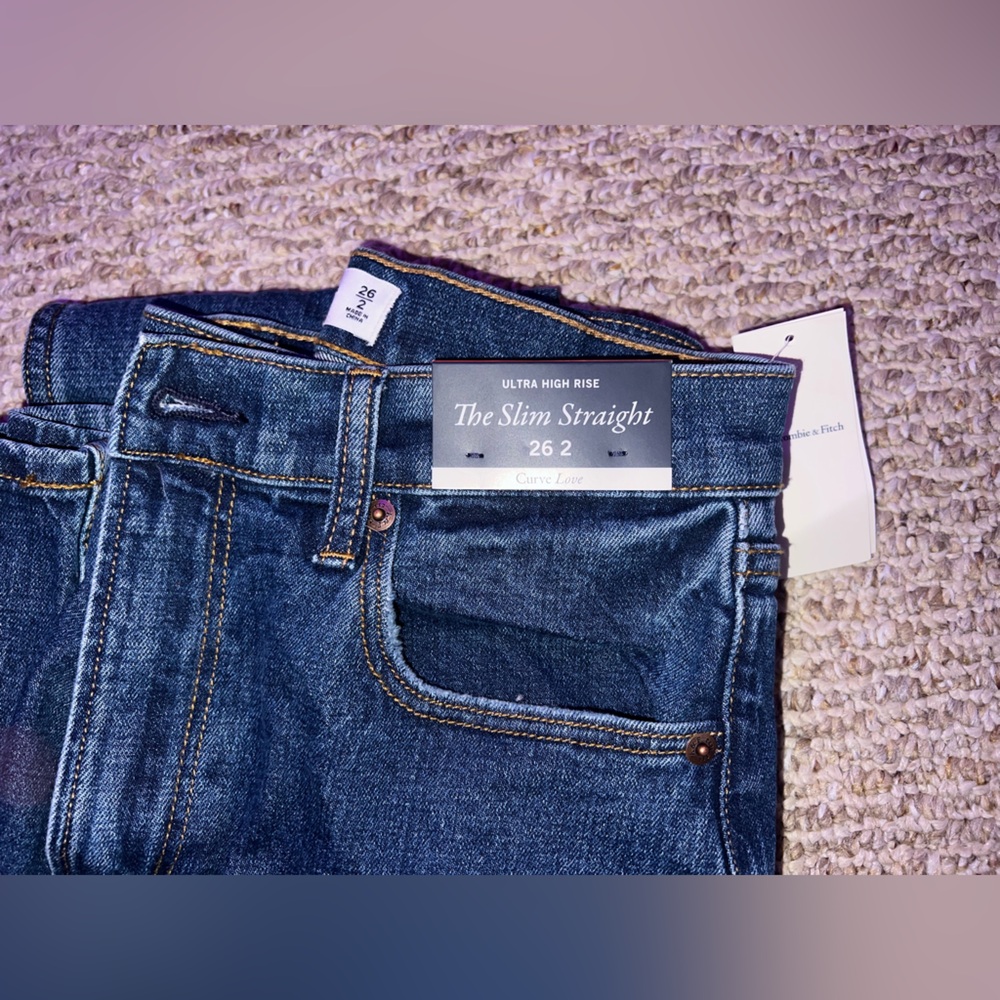Abercrombie Ultra High Rise Slim Straight Jeans - Picture 3 of 4